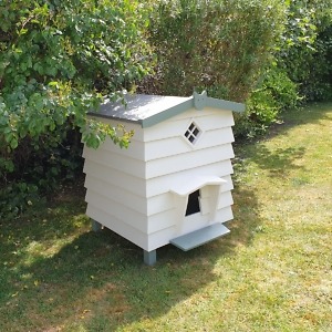 The Bee Hive style cat house